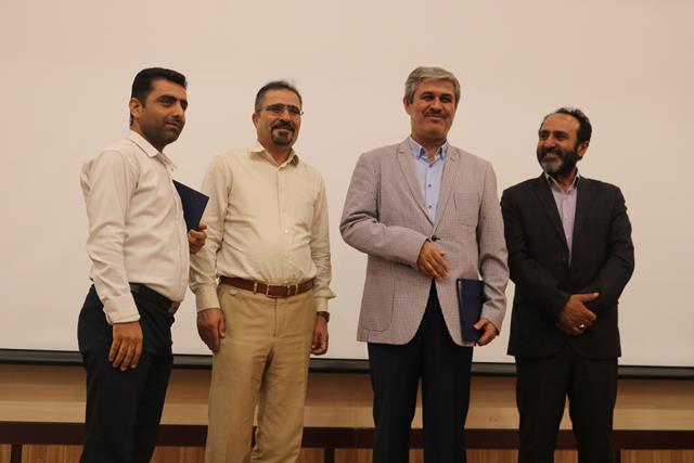تاجگردون از خبرنگاران تجلیل کرد/ رسانه ها در تنویر افکار عمومی نقش به سزایی دارند